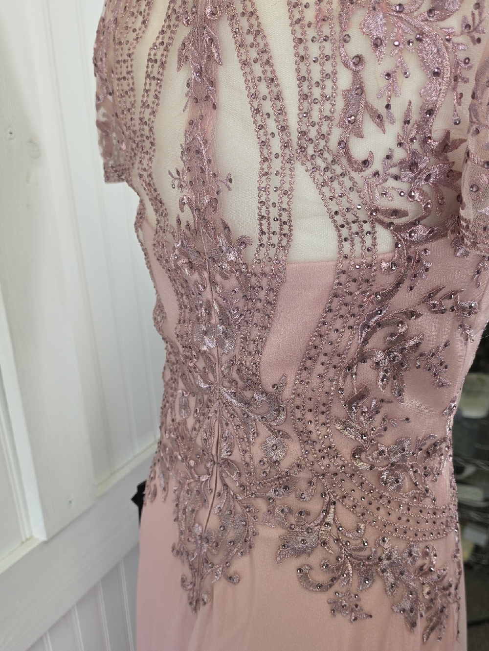 MGNY NWT Rose Pink Embroidered V-Neck Beaded Evening Gown Dress Size 6 #72116 - Picture 6 of 13